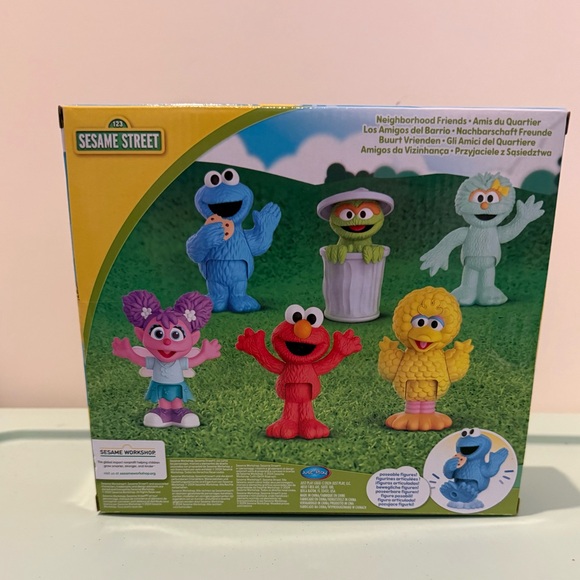 Adorable Sesame Street Neighborhood Friends Figures- Set of 6- NIB - Picture 4 of 4